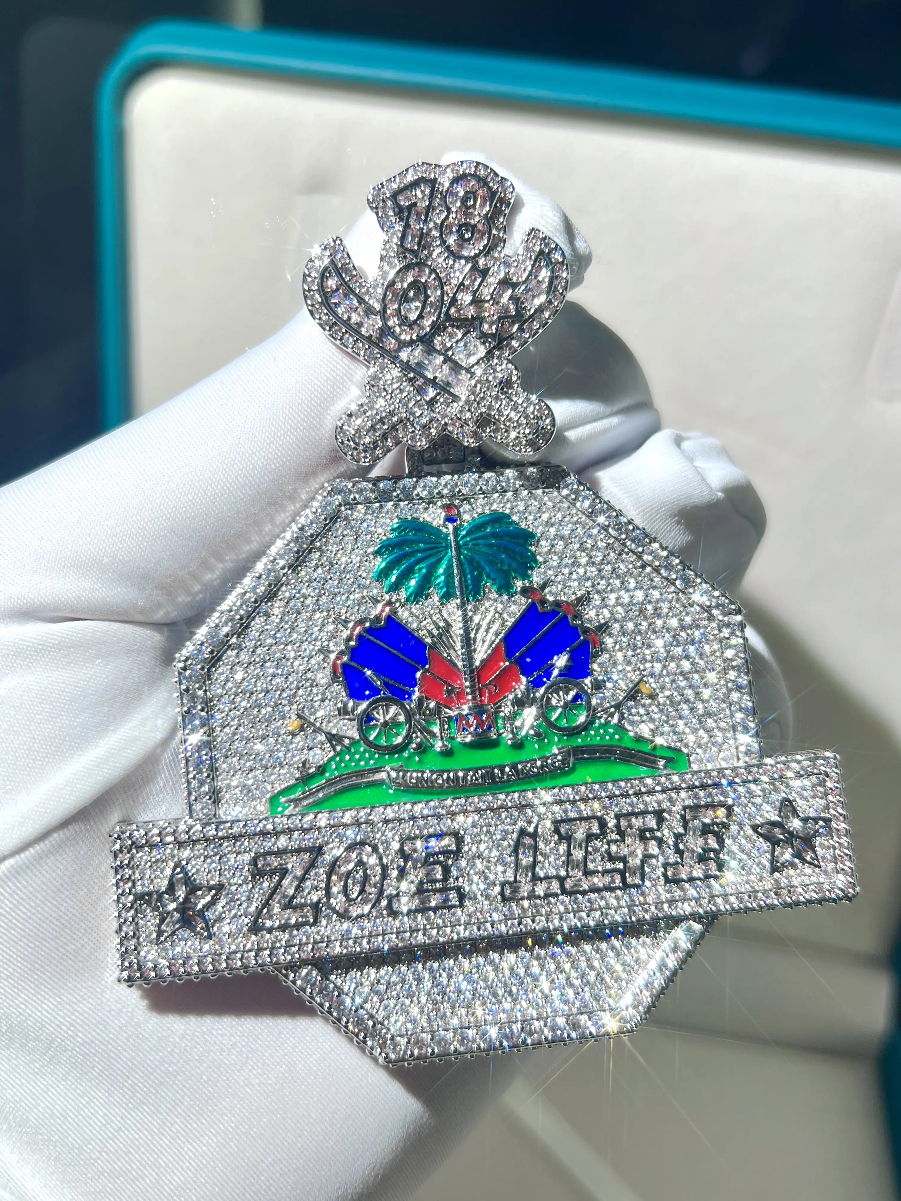 Love Life Round Bright Cutting High End Growth Diamond Enamel Pendant Luxury Hawaiian Style Hip Hop Style High End Pendant, Iced Hip Hop Pendant, Anniversary Gift Father's Day Mother's Day Gift