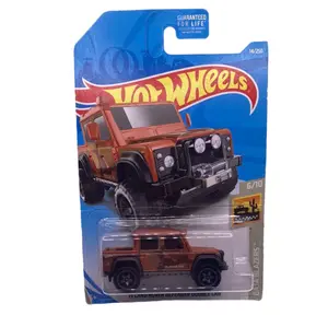 Hot Wheels 15 Land Rover Defender Double Cab Diecast orange
