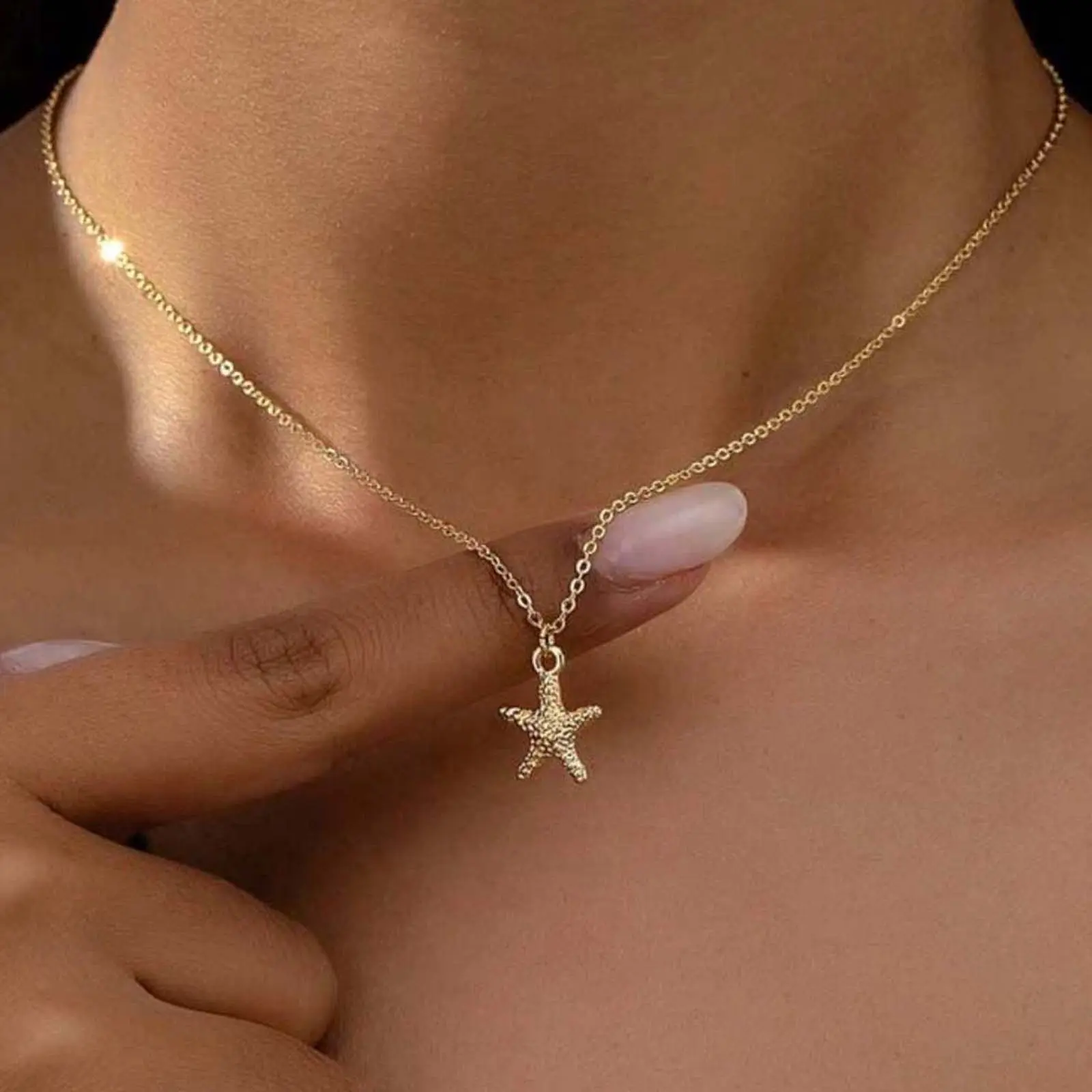 Curved Starfish Pendant Necklace for Women, Plated Metal Fashion Choker, Personalized Jewelry Gift for Daily Wear & Anniversaries