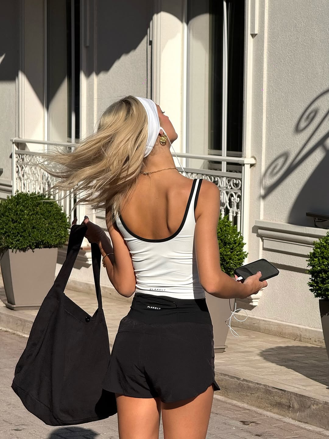 Women's Sports Tank Top, U-Neck Contrast Binding Style & Slim-Fit Stretchy Fabric, Minimalist Sporty Style, Ideal for Yoga Practice, Gym Training & Daily Leisure Wear