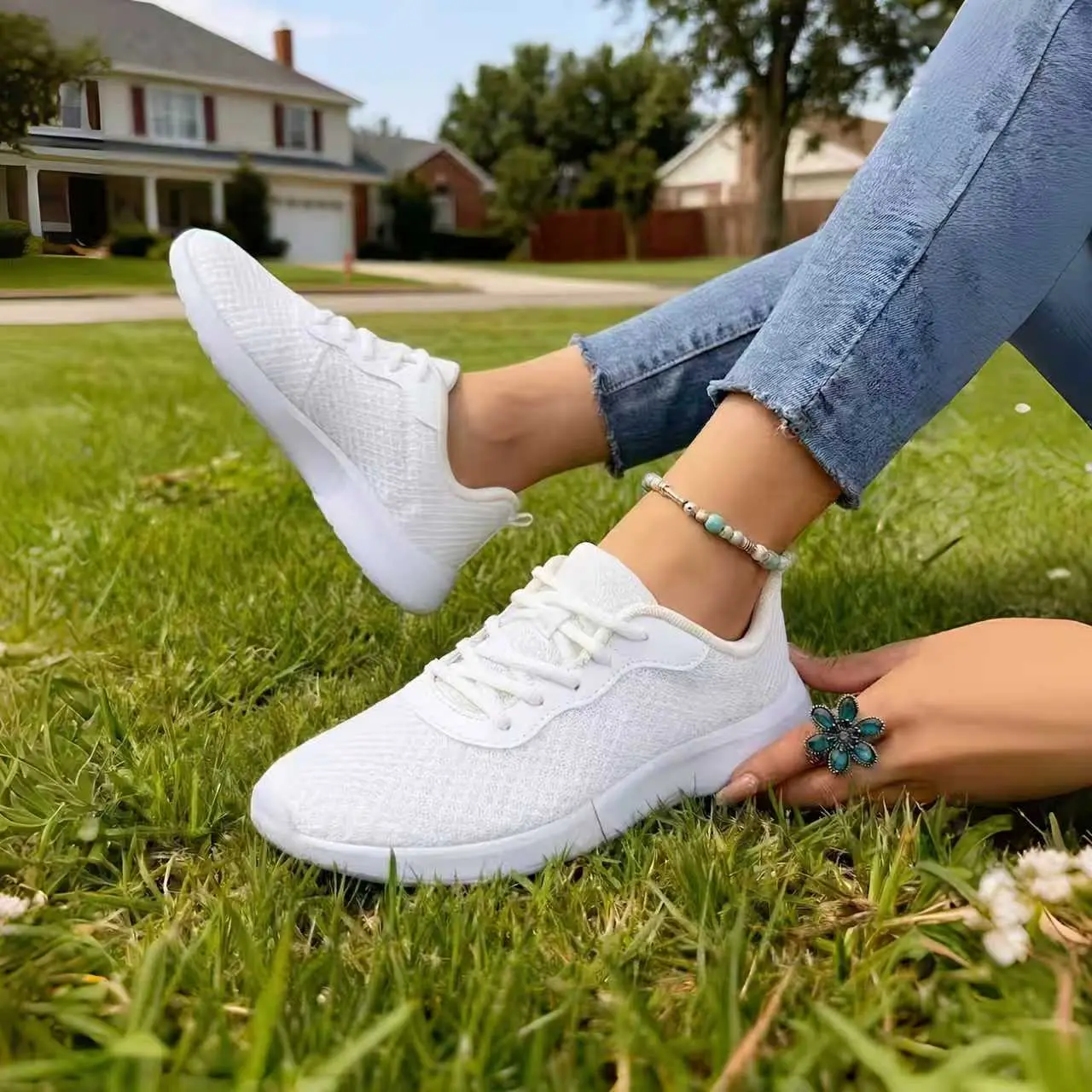 【6801】Lightweight Fashion Sports Footwear for Both Men And Women, Featuring Breathable Mesh, Casual Design, Plus Sizes, And Random Prints. Ideal for All Seasons, Providing Stabilizing Support for Normal Pronation