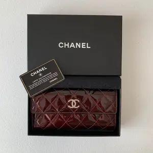 Pre-owned CHANEL Wallet Small Leather Goods burgundy matelasse patent Leather authentic with COA box and guarantee card