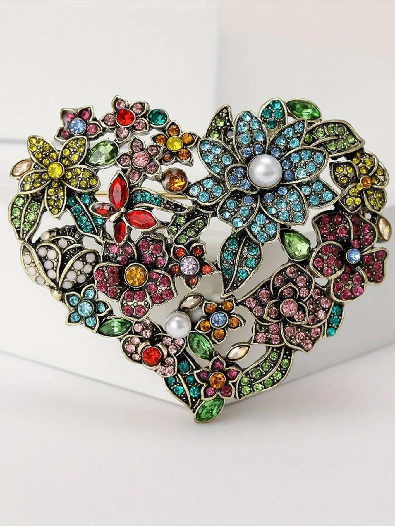 Mother's Day Gift Vintage Flower Design Brooch, Fashionable Heart Shaped Brooch for Women & Men, Enamel Alloy Brooch Pin Suitable for Backpacks, Jeans, Scarves, Hats Decoration, Floral Brooch, Fashion Accessory, Jewelry