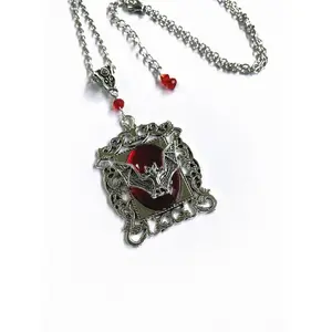 Gothic Bat Cameo Vampire Pendant Necklace - Spooky Dark Fantasy Silver Cosplay Bat Shaped Necklace, Witch Crystal Jewelry for Women, Christmas Gift, Gothic Necklaces, Bat Shaped Necklaces