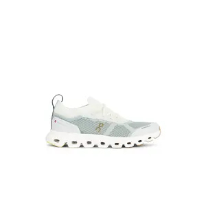 On Cloud 6 Versa Sneakers in Ice & Spirulina