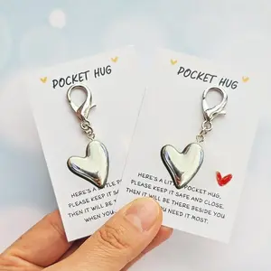 Resin Heart Keychains, 1-100pcs Mini Gift for Daughters & Friends, Love-Themed Embrace Design, Perfect for Garden & Aquarium Decorations, Keychain for bags, Keychain Bag Pendant