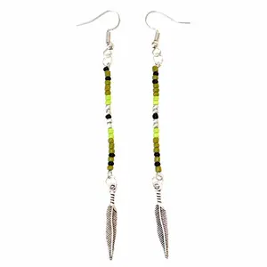 “Karü” Western Beaded Feather Earrings