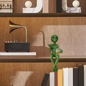 15cm Hand-Painted Resin Alien Sculpture - UFO-Themed Home Decor Beer-Drinking Statue, Retro Spooky Indoor Mini Glass-Infused Gift for Home Supplies