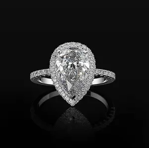 1. An elegant teardrop-shaped ring for women – Featuring a sparkling teardrop design, this is a fashionable piece of jewelry suitable for both everyday wear and special occasions.