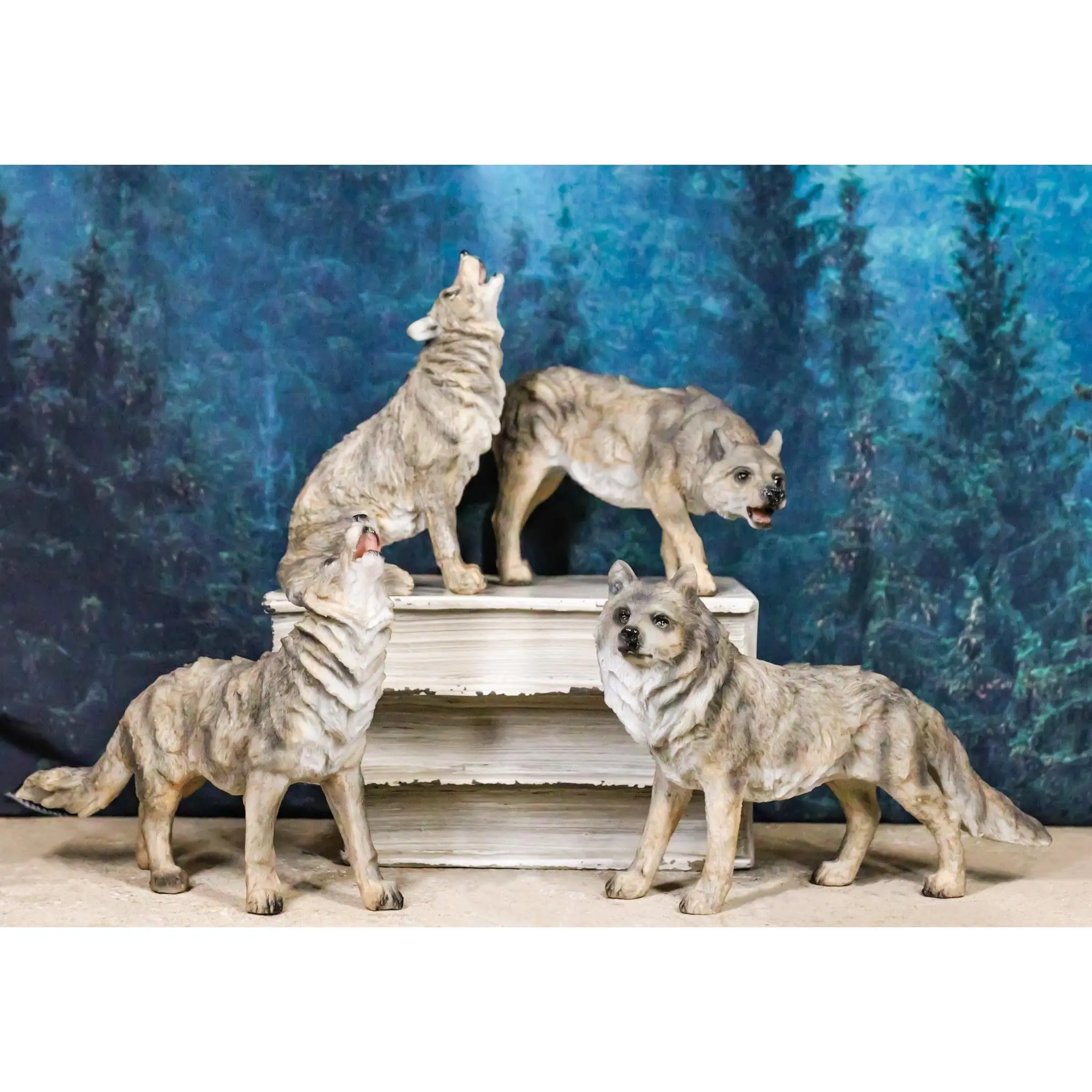 4-Piece Mystical Forest Woodland Alpha Gray Wolf Howling & Tracking Resin Figurines - Home Decor Statues, Ornaments, Figurines & Miniatures