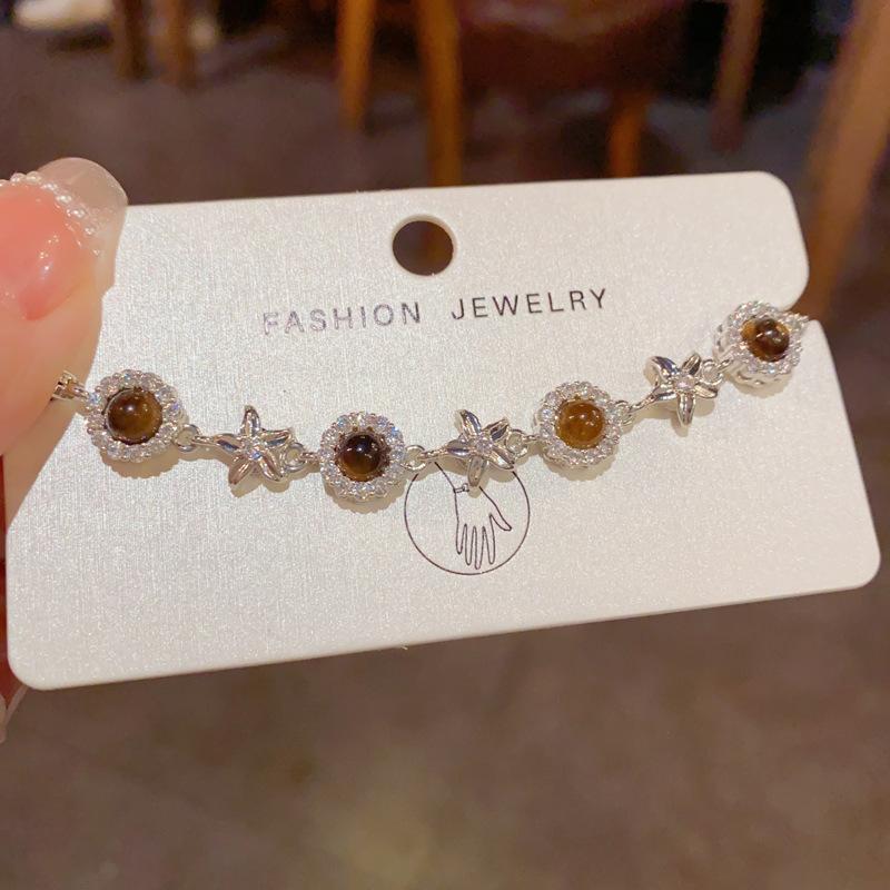 Vintage Zebra Tiger Eye Petal Bracelet for Women, Sparkling Zircon Inlay Luxury Dainty Wristband, Elegant Versatile Clavicle Chain Hand Jewelry Gift Vintage Zebra Tiger Eye Petal Bracelet for Women, Sparkling Zircon Inlay Luxury Dainty Wristband, Elegant Versatile Clavicle Chain Hand Jewelry Gift