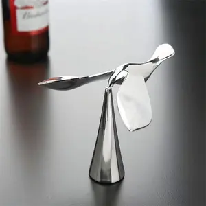 Creative Flying Bird Bottle Opener, Suspended Stress Relief Ornament, Unstable Balance Bird, Zinc Alloy Material, Fun Desk Decor