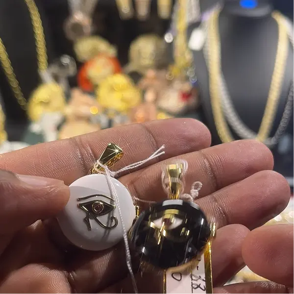 [Quick sale] Non-natural Crystal Necklaces & Pendants M