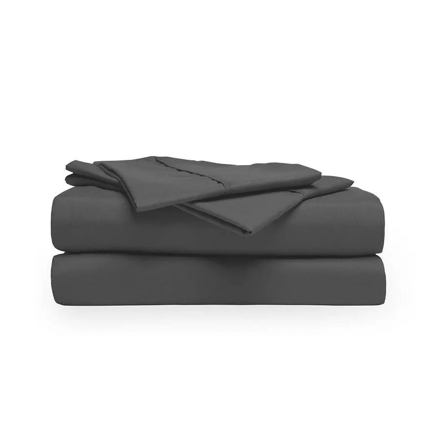 High end incredible soft gray bed sheet set. Comes with two pillowcases, flat and fitted. soft to the touch and wrinkle free.