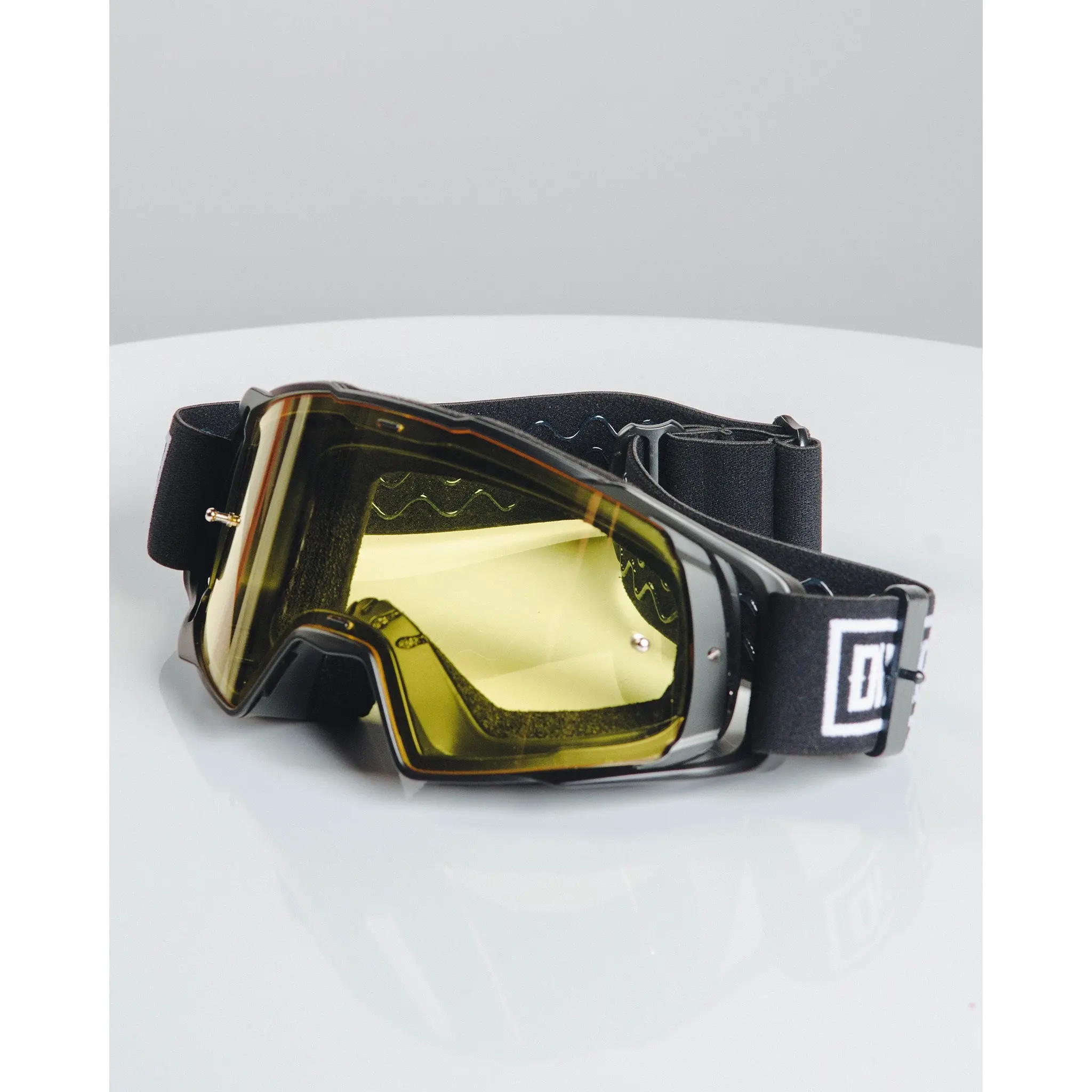 Contender MX Goggles Sand - Black & White / Yellow Lens Contender MX Goggles Sand - Black & White / Yellow Lens