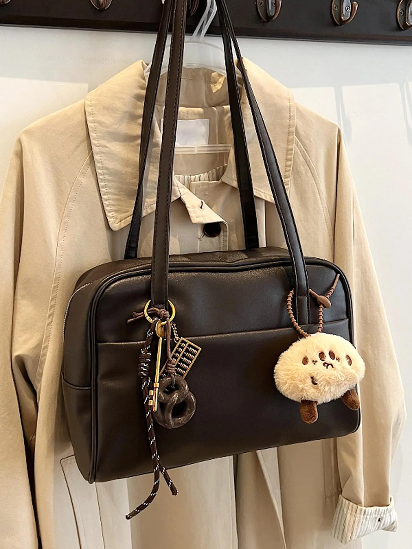 Personalized handbag, with a retro, simple design, practical, versatile with large capacity, trendy single-shoulder underarm bag, Casual shoulder sling, Casual commuter bag, suitable for daily commuting college students, office workers, etc.