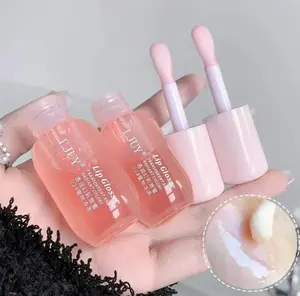 Moisturizing lip balm, moisturizing glitter lip liner pen, moisturizing lip gloss lipstick, suitable for girls and women, including lip gloss and skincare products.