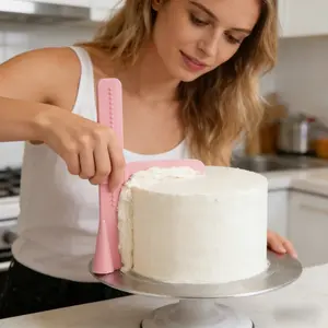 1-Piece Plastic Spatula Set (9.29 x 8.27 inches) / Height-Adjustable Buttercream and Fondant Cake Smoother / Baking Tool / Spatula / Cake Ruler