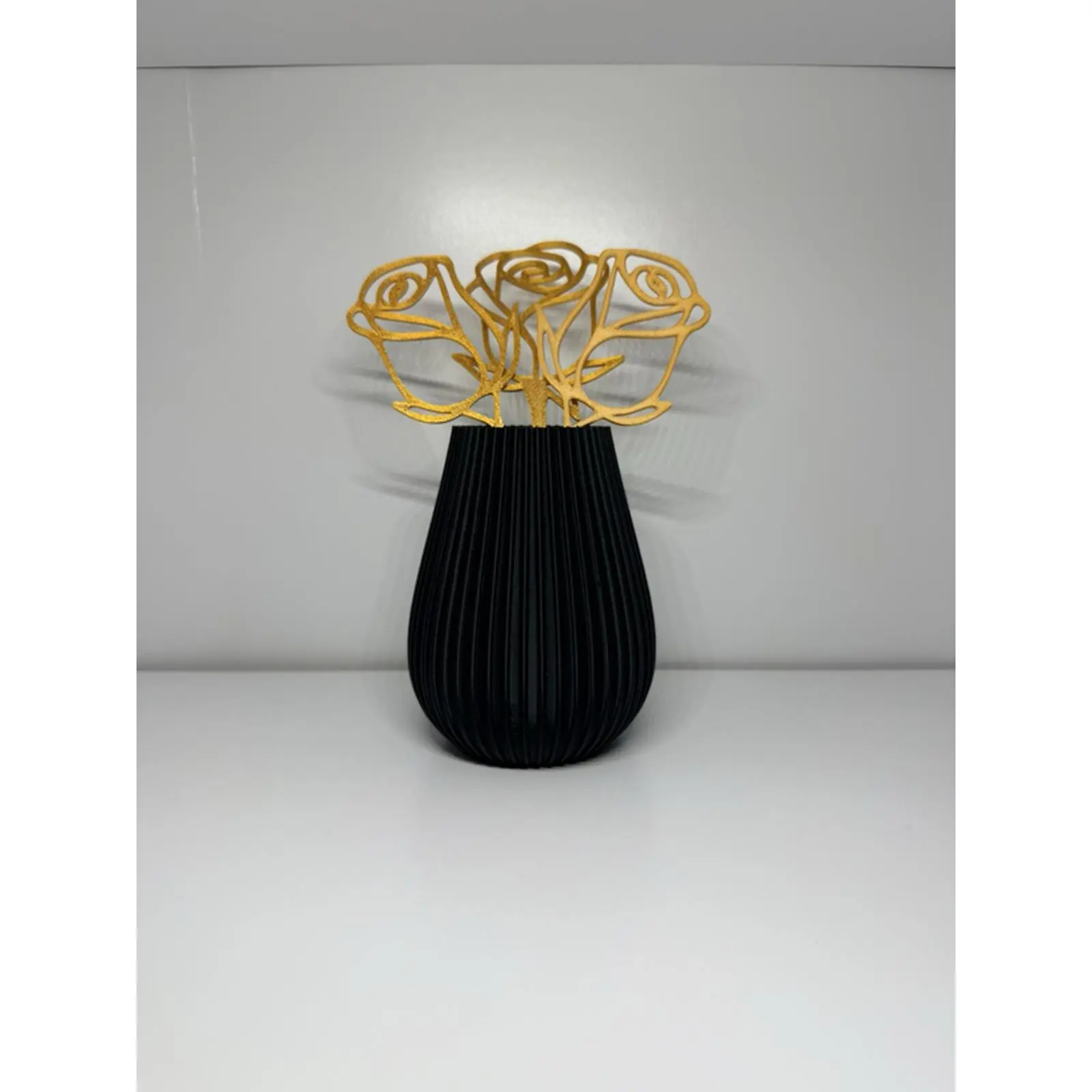 Elegant Black Vase with Gold Rose Design for Home Decor