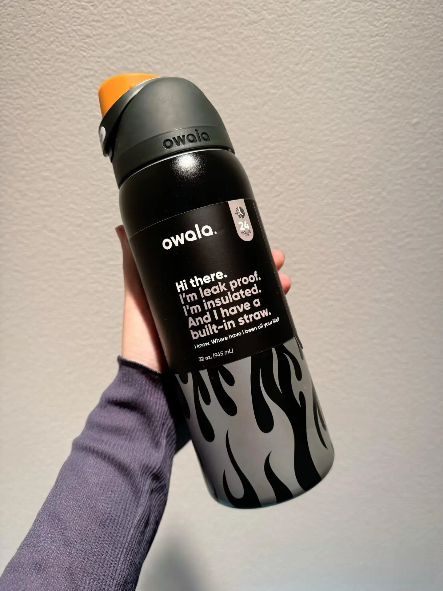 Owala FreeSip 32oz leak-proof and spill-proof, BPA-free, and perfect for fitness, sports, and everyday use. It comes in a black flame design double layer travel cup holder fit outdoorfun daily drinkware flask，owala freesip stainless steel water fathersday