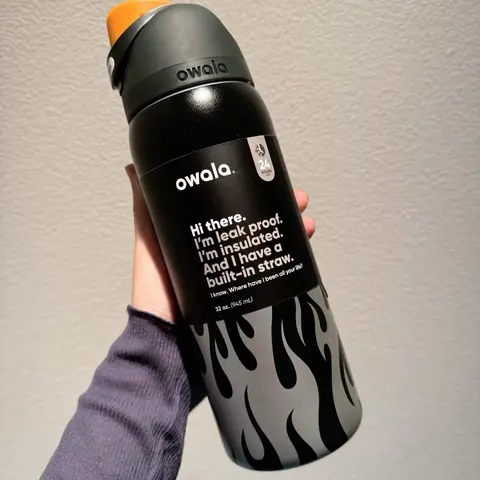 Owala FreeSip 32oz Stainless Steel Vacuum Flask - Leak-Proof, Spill-Proof, BPA-Free, Black Flame Design, Double-Layer Travel Drinkware for Fitness & Outdoor Use, Ideal Father's Day Gift (Vacuum Flask Helps Drinks Stay Fresh)
