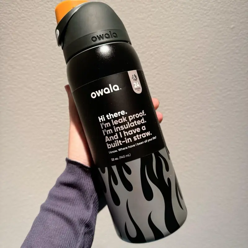 Owala FreeSip 32oz Stainless Steel Vacuum Flask - Leak-Proof, Spill-Proof, BPA-Free, Black Flame Design, Double-Layer Travel Drinkware for Fitness & Outdoor Use, Ideal Father's Day Gift (Vacuum Flask Helps Drinks Stay Fresh)