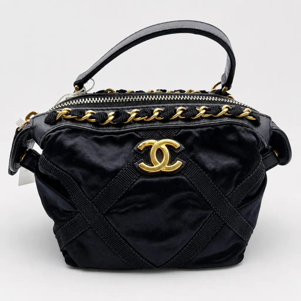Pre-owned CHANEL france Crossbody Bags H1 black mini nylon Yuanbao dumpling hand held cross body chain bag 17780