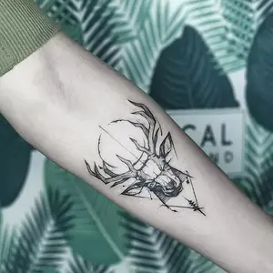 6 Large Herbal Tattoo Stickers, Including 1 Deer Element in 5 Random Styles, Lasts 7-15 Days, Waterproof and Anti-Friction, Realistic Effect, Suitable for Those Who Don't Want Tattoo Pain