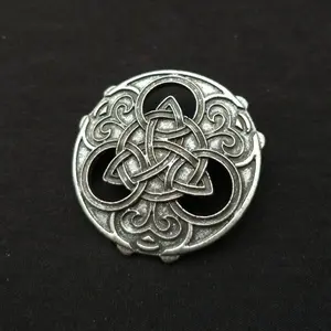 GTHIC Round Celtic Knot Zinc Alloy Viking Brooch for Men Women Nordic Hollow Accessories Daily Wear