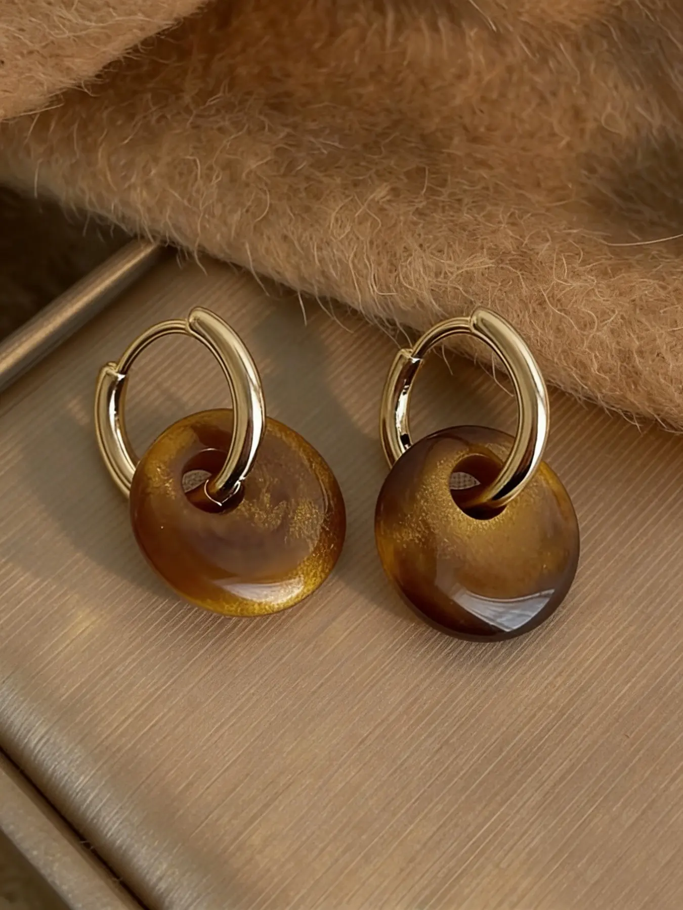 Elegant French Vintage Resin Earrings, Geometric Circle Design, Amber Color, Suitable for Women, Daily Wear, Parties, Vacation