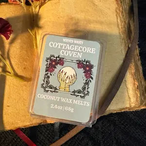 Wicked Waxes Cottagecore Coven Wax Melts 6 Cubes Coconut Wax Sweet Clementine White Peach Blue Freesia Violet Petals Cashmere Musk Soft Amber - Candle