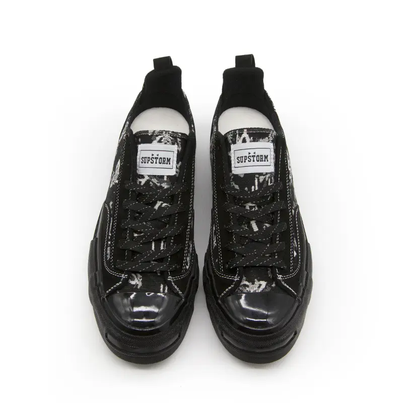 Unisex Black Vintage Printed Canvas Skate Sneakers, Glossy Toe Cap Detail, Classic Low Top Silhouette, Roomy Relaxed Fit Casual Street Footwear For Daily Outfits  Sports Shoes Athletic， shoes to buy 2026 black shoes sneakers for men，y2k sneakers