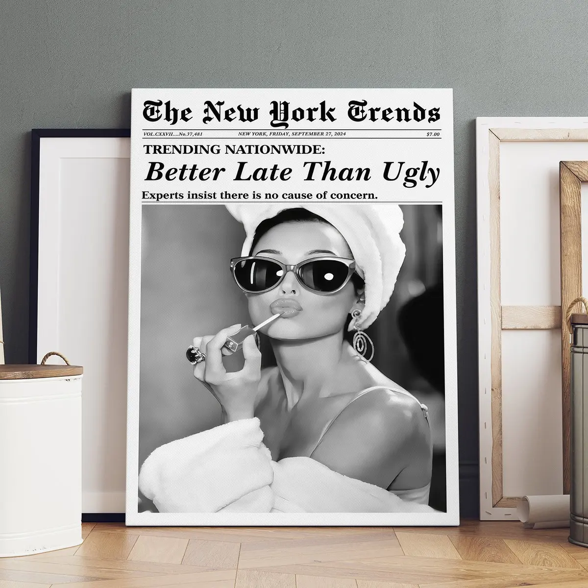 1-count wooden frame canvas, retro New York newspaper art posters, female figure decorations, home art wall decorations, modern home decorations, exquisite gifts, Vintage Letters Print, Modern Cool Design, Decorative Artwork