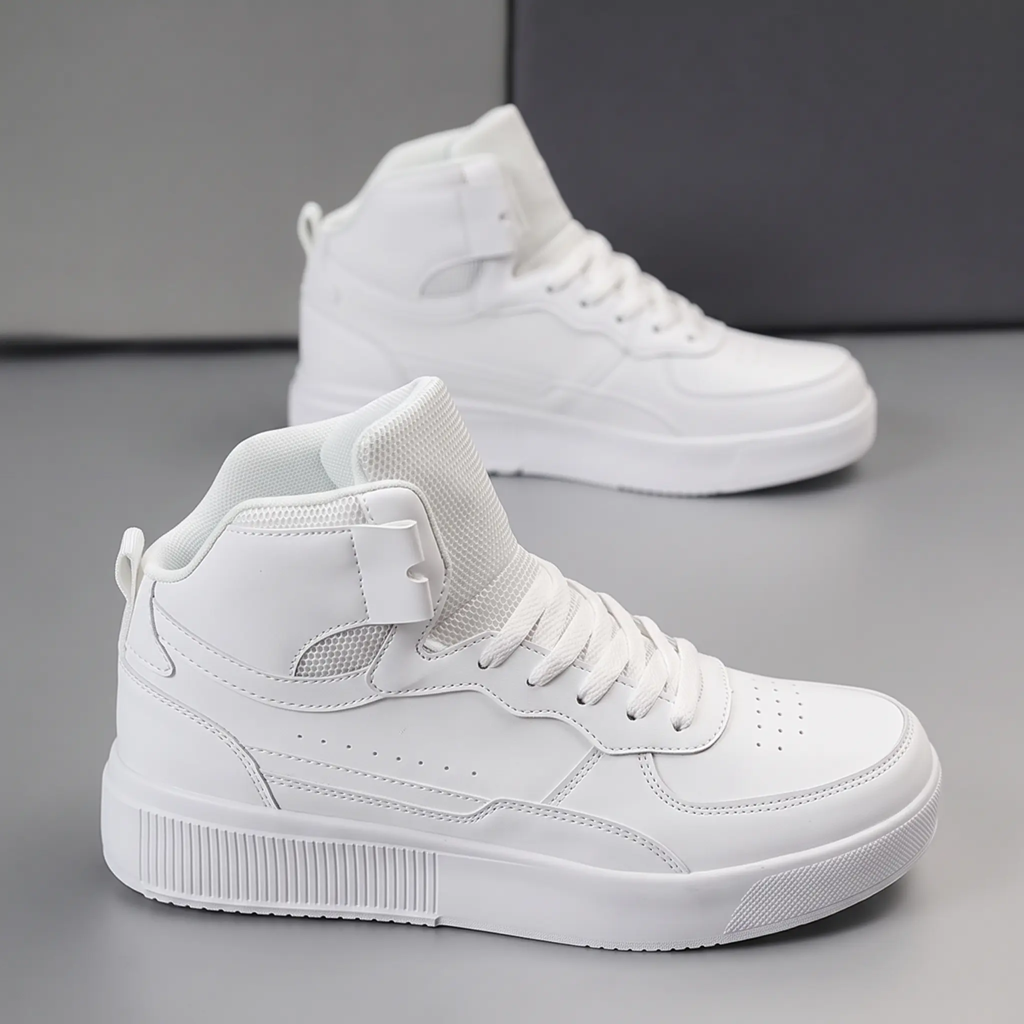 Men’s wide-fit skate shoes with a round toe design, lightweight high-top sneakers featuring a pressure-relief function, a lightweight EVA sole, and thick, non-slip PU upper with breathable letter print—casual training shoes suitable for everyday wear, out