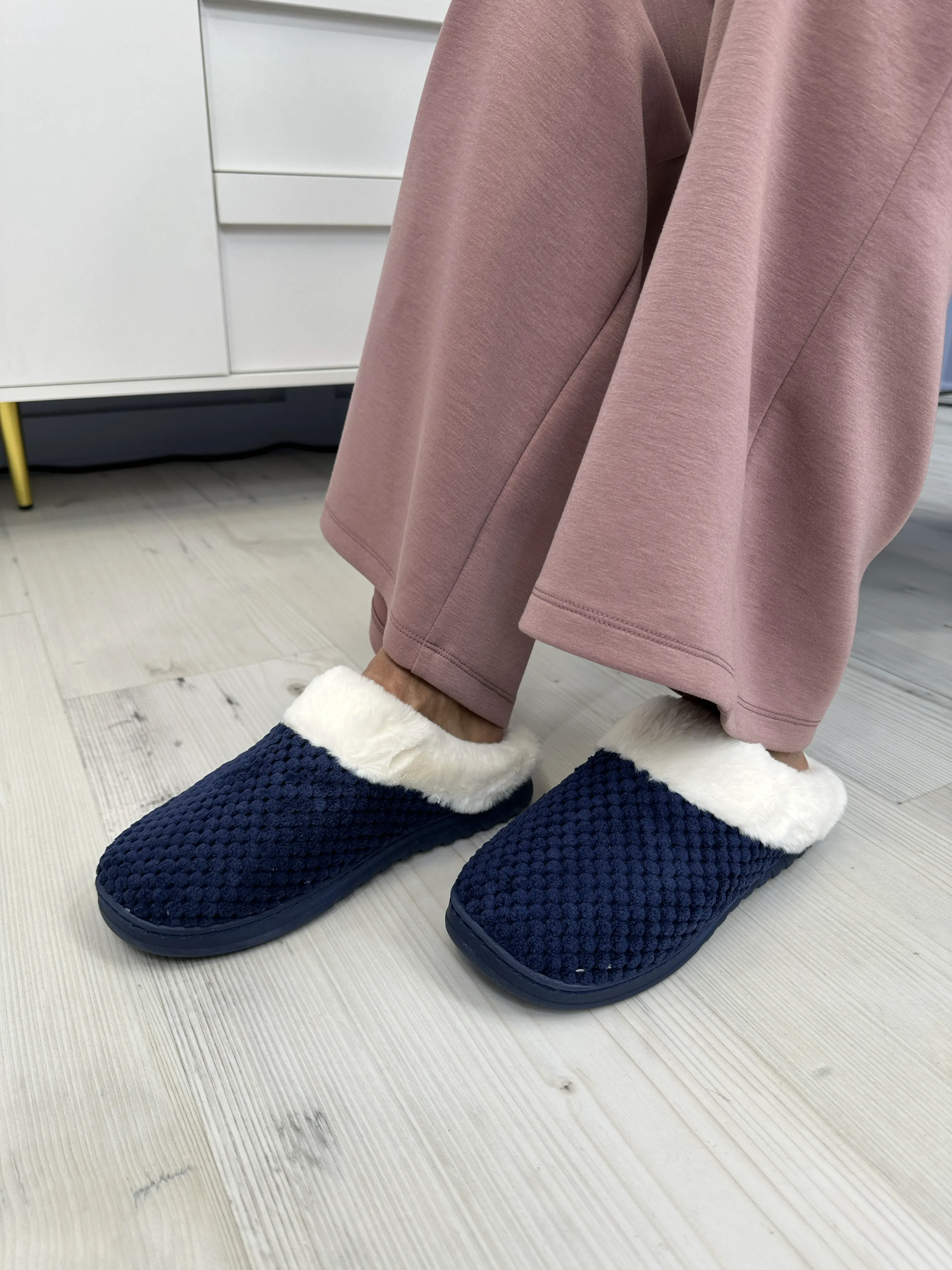 Soft Fleece Lined Slide Slippers, Cozy Warm House Shoe with a Supportive Non-Slip Rubber Sole for Indoor Lounging, Footwear, Women, Slip On, Home Wear, Indoors, Keeps Feet Warm