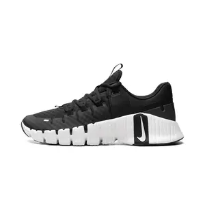 Free Metcon 5 "Black / White" DV3949 001 Free Metcon 5 "Black / White" DV3949 001