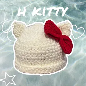 Kitty beanie with red bow
