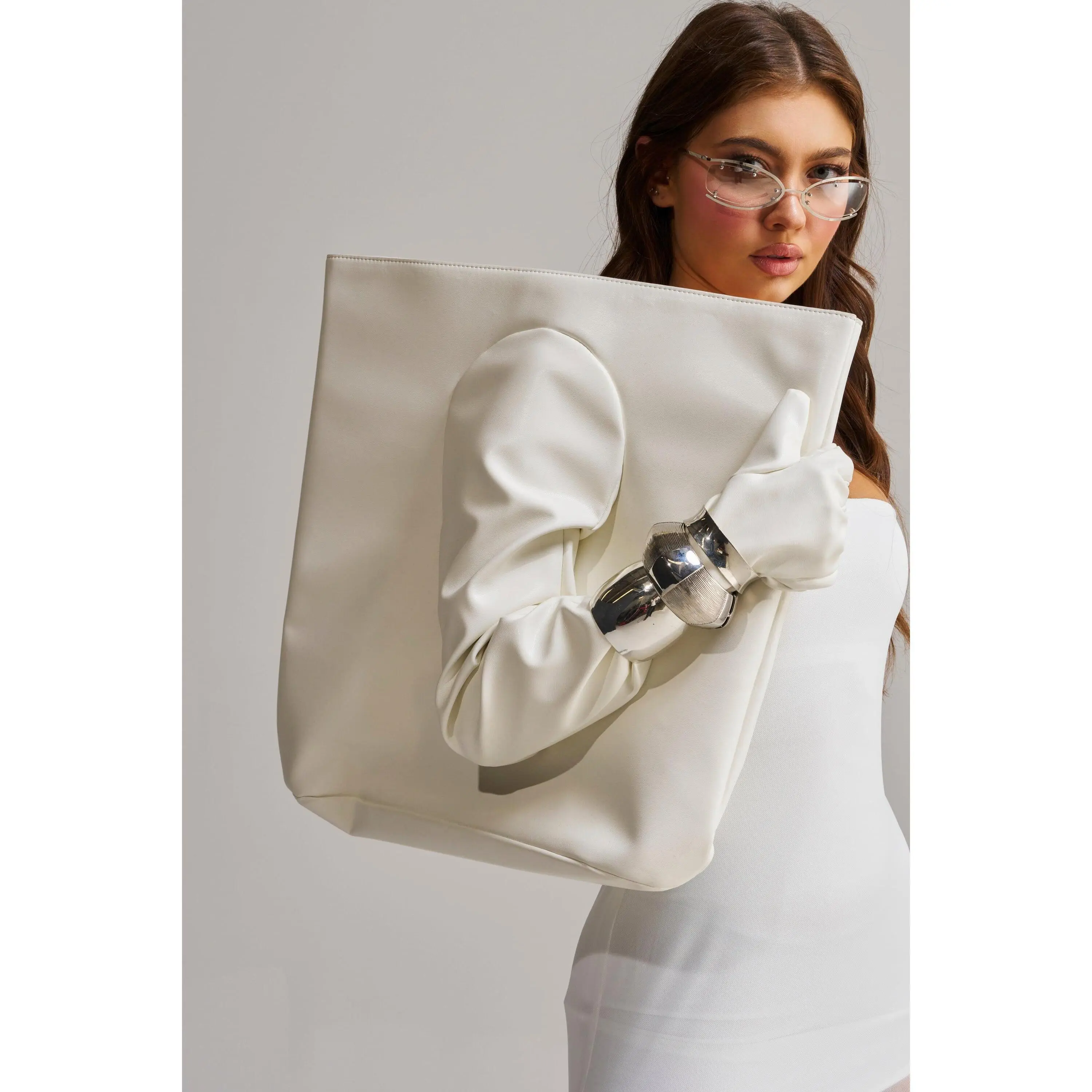 PRINCESS TREATMENT GLOVE PURSE