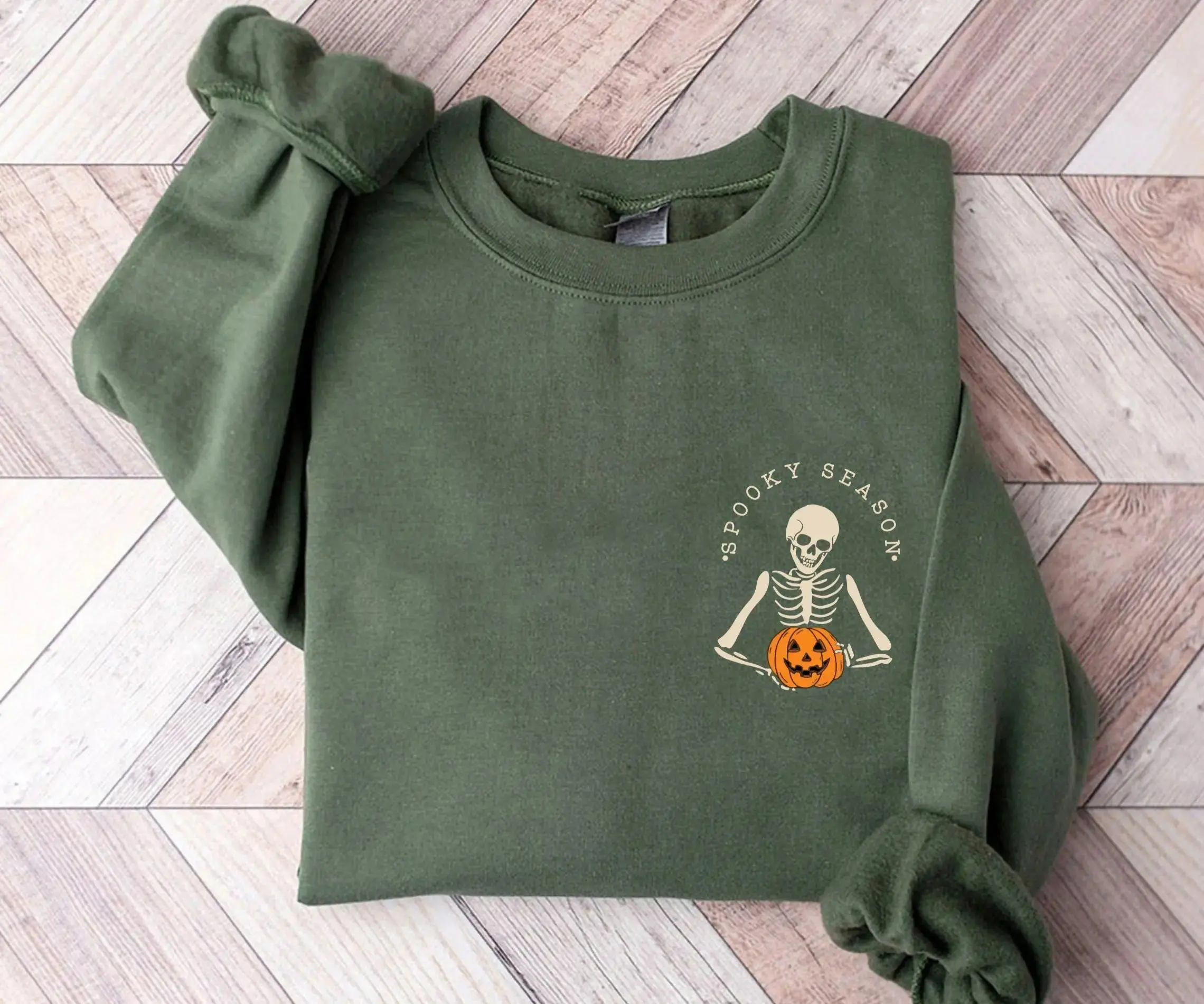 Spooky Season Skeleton Graphic Sweatshirt Minimal Pocket Skeleton Crewneck Pullover Cute Halloween Long Sleeve Retro Fall Autumn Casual Streetwear Spooky Season Outfit Halloween Gift for Women Men,sohochic