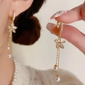 Sparking Flower Pearl Drop Earrings for Women - Delicate White Floral Long Threader Chain Dangle Earrings, Bridesmaid Wedding Jewelry Gift Elegant Bridal Earrings for Her