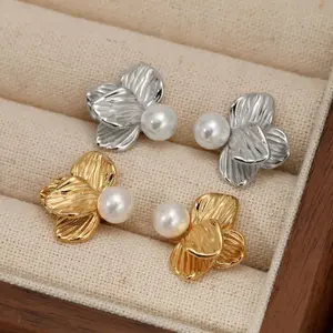 Lyséa Pearl Bloom Stud Earrings