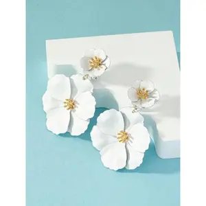 1 Pair Fashionable Vintage Style Alloy Floral Design Dangle Earrings, Trendy Long Earrings for Women Fashion Accessories for Daily Wear