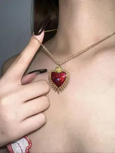 1 Piece of Retro Personalized Devil's Eye Drop Oil Red Love Pendant Necklace for Women, Gothic Party Vacation Personalized Necklace