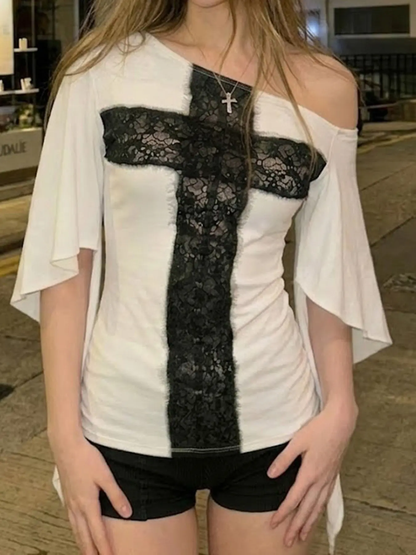 Cross Lace Bat Sleeve T-Shirt, Y2K Asymmetrical Design, Street Fashion, Vintage Style, Summer Top for Women, Slim-Fitting, Casual Chic Top, Casual Streetwear Top