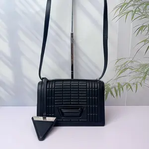 Pre-owned Loewe Leather Shoulder Bags 7.8'' R4019 Shoulder Bag C18314183579 0414 cici