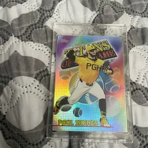 Tarjeta coleccionable 2026 Topps Series 1 - Titans of the Game de Paul Skenes de los Pittsburgh Pirates.