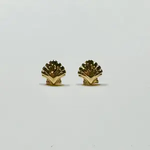 scallop shell studs
