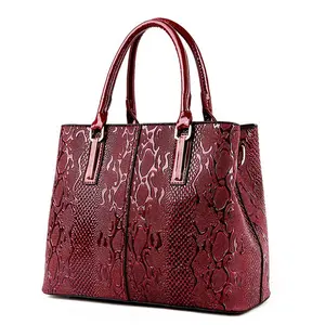 Serpentine Design Luxury Bag - Elegant Style, Durable Materials, Versatile Use, Ideal for Everyday Outings
