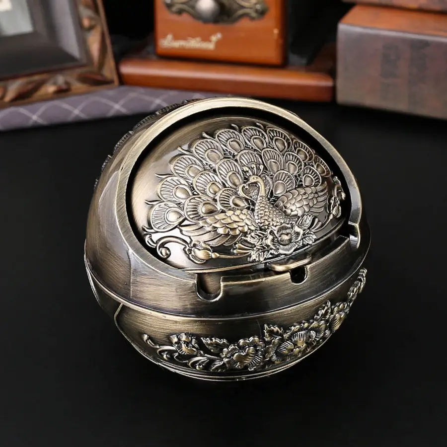 Modern Minimalist Peacock Ball Ashtray, Hand-Carved Feather Pattern, Flip-Top Design, Solid Metal Decor, Suitable for Tea Room/living Room Decor, Home Decoration, Decorations And Ornaments