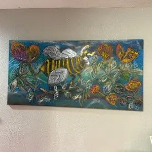 Marrshun Queen Bee Canvas Art - Vibrant Floral and Bee Design - Ideal for Home Decor & Wall Art - Perfect for Interior Design